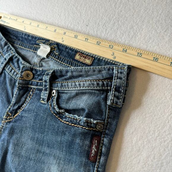 Silver Pioneer Bootcut Jeans Womens 29x31 Distressed Medium to Light Wash Stitch - Picture 4 of 9